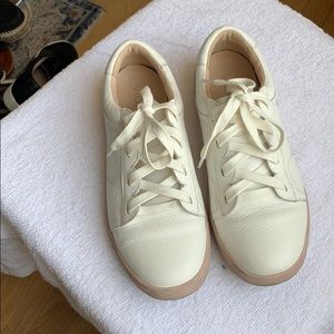 Vionic Chantelle sneaker